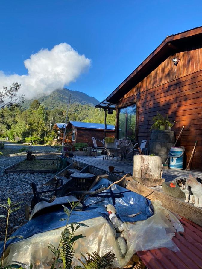 Cabanas & Tinajas Entre Volcanes Hornopiren Exterior photo